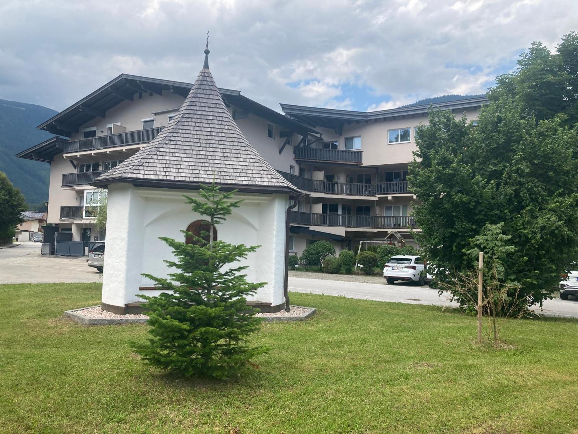 Alpenluxus Presents Design - Terrace & Car Park * Kramsach