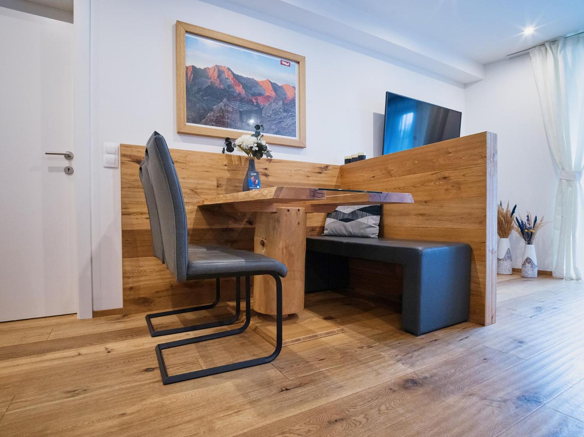Alpenluxus Presents Design - Terrace & Car Park