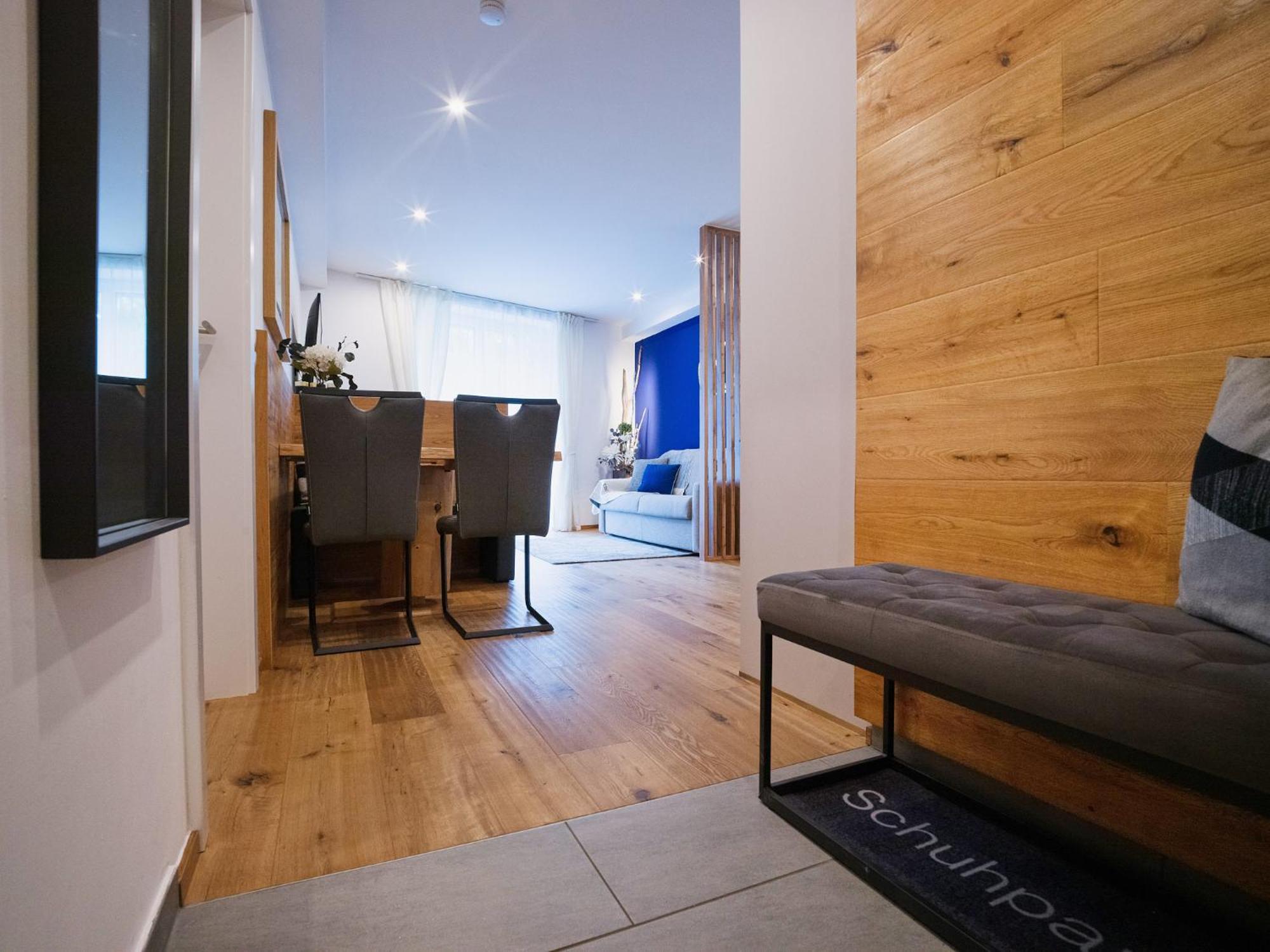 Alpenluxus Presents Design - Terrace & Car Park Apartment *